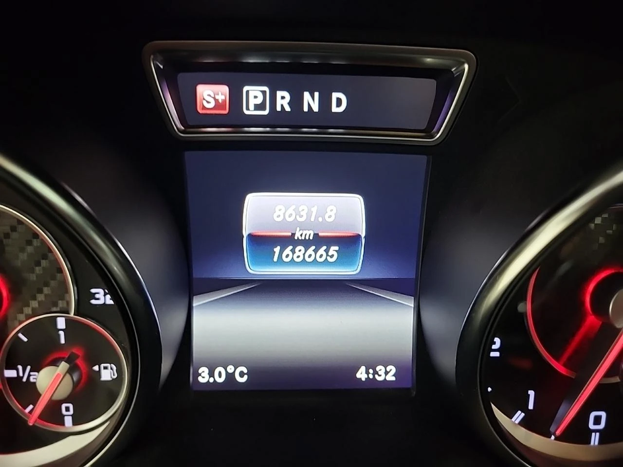 Mercedes-Benz GLA 45 AMG Пано* Подгреви* Harman Kardon* 380КС - изображение 8