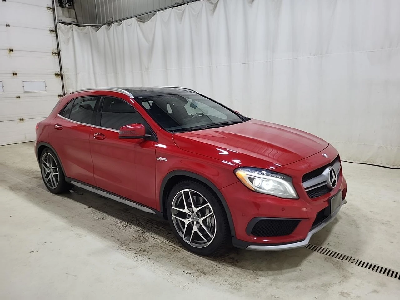 Mercedes-Benz GLA 45 AMG Пано* Подгреви* Harman Kardon* 380КС - изображение 2