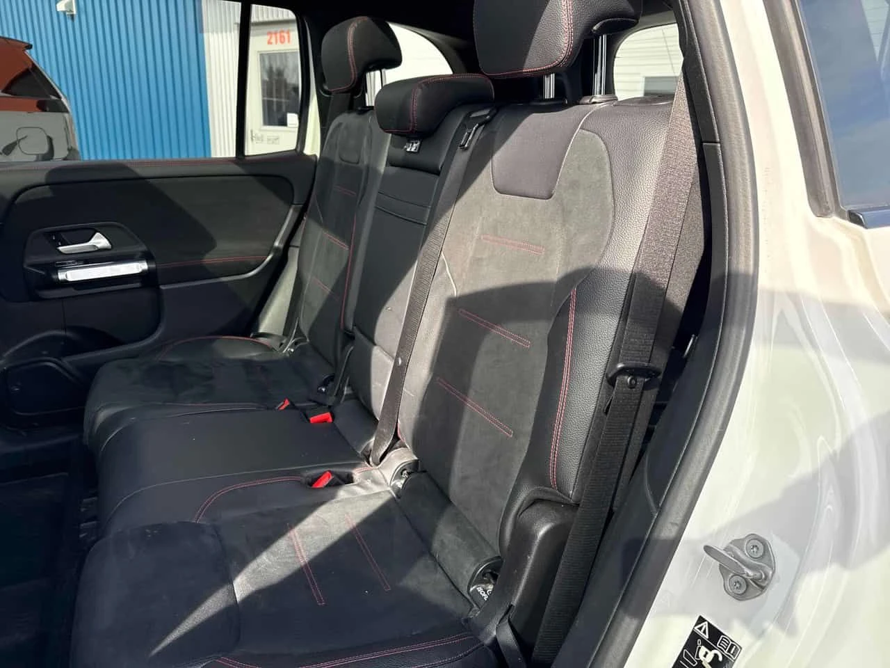 Mercedes-Benz GLB * 250 * CAMERA , DISTRONIC, снимка 11 - Автомобили и джипове - 53739775