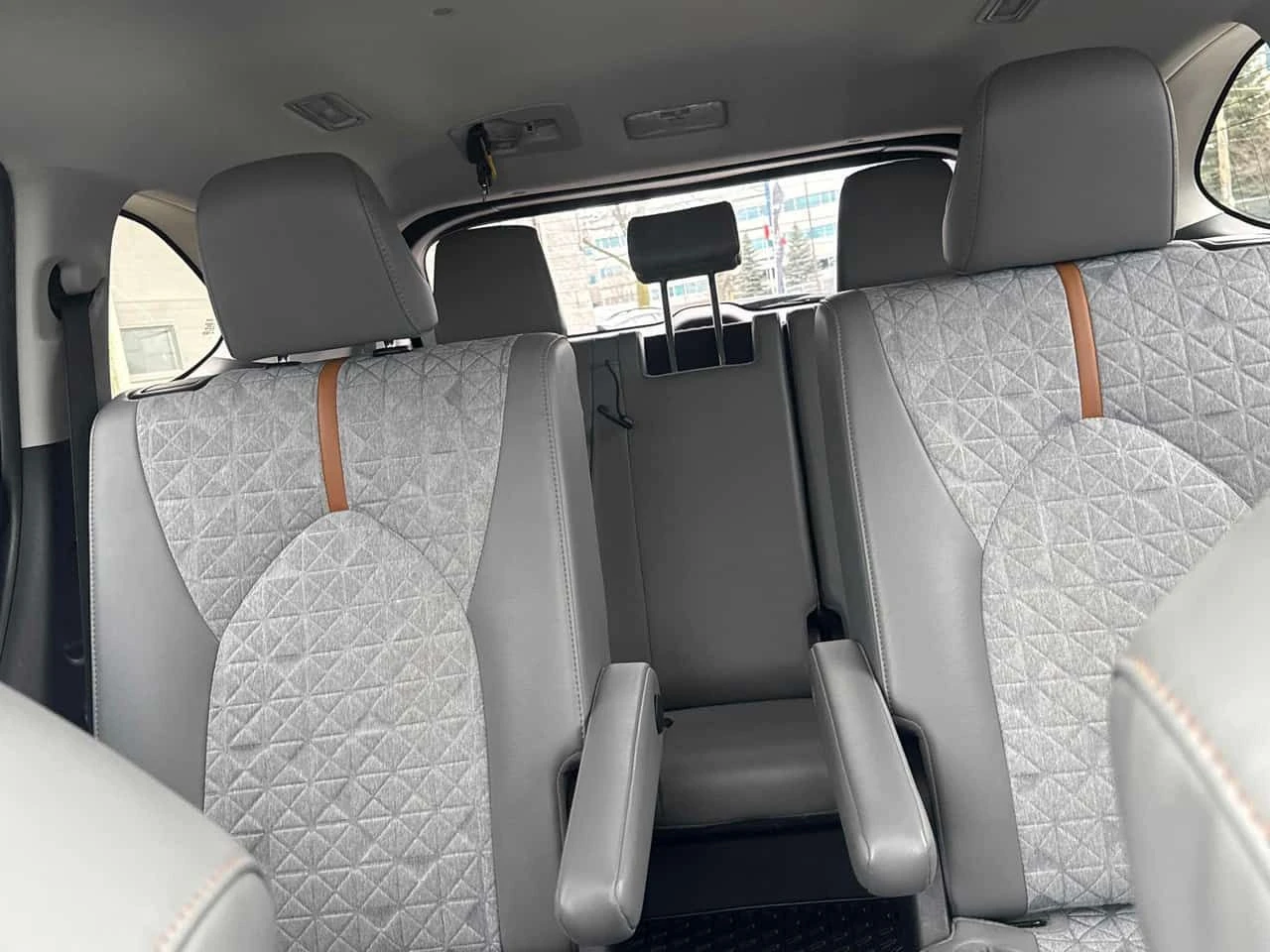 Toyota Highlander Hybrid Bronze Edition AWD | SUNROOF | KEYLESS | , снимка 11 - Автомобили и джипове - 53751569