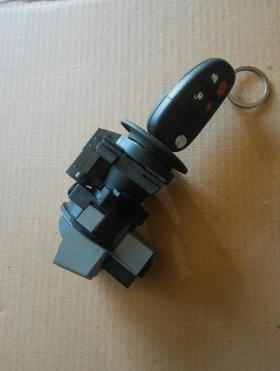 Контактен ключ с ключ Ягуар С тайп 2.7д