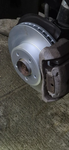 BMW 525 Xi Facelift, снимка 13