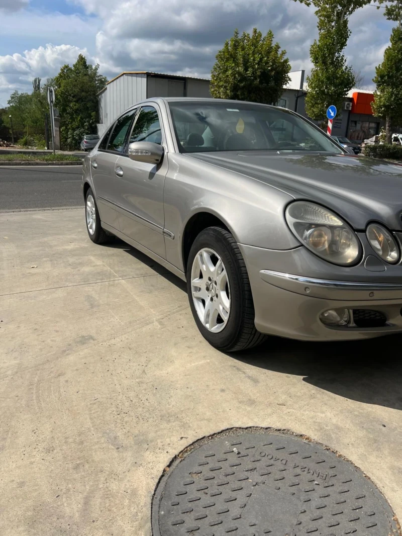 Mercedes-Benz E 220, снимка 3 - Автомобили и джипове - 47086558