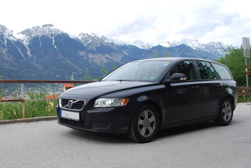 Volvo V50 D2 Summum  Navi/Xenon/Tempomat, снимка 1 - Автомобили и джипове - 49518831