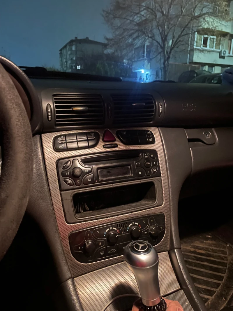 Mercedes-Benz C 220, снимка 11 - Автомобили и джипове - 52852945