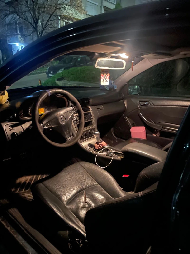 Mercedes-Benz C 220, снимка 10 - Автомобили и джипове - 52852945