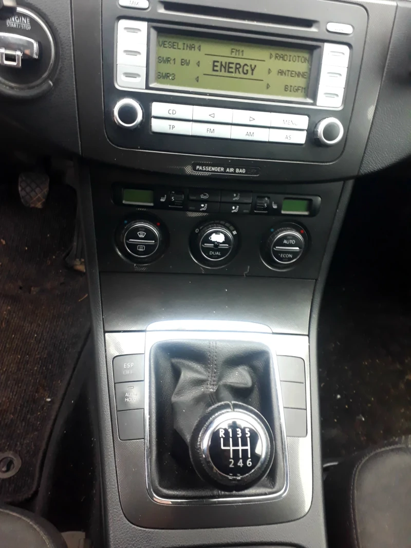 VW Passat 1.6 FSI, снимка 8 - Автомобили и джипове - 53303141