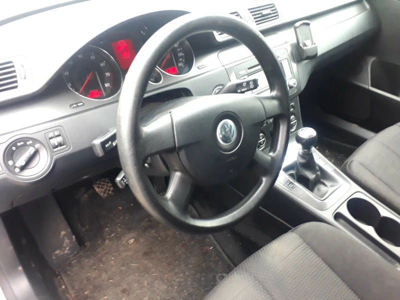 VW Passat 1.6 FSI, снимка 6 - Автомобили и джипове - 53303141