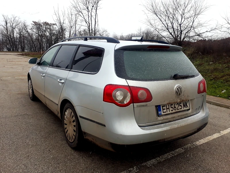 VW Passat 1.6 FSI, снимка 5 - Автомобили и джипове - 53303141