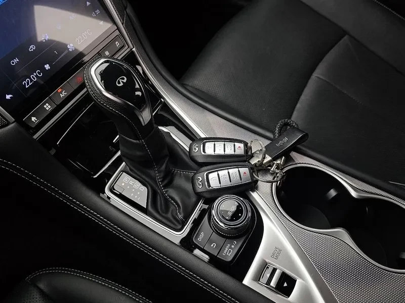 Infiniti Q50 3.0, снимка 9 - Автомобили и джипове - 54779991