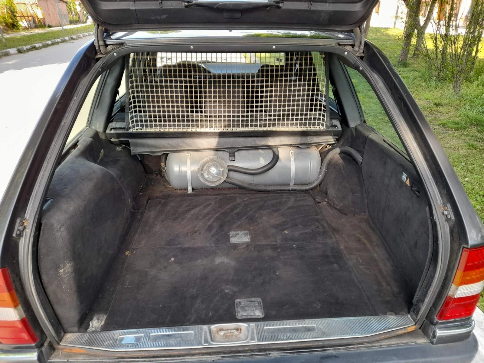 Mercedes-Benz E 200  - изображение 6