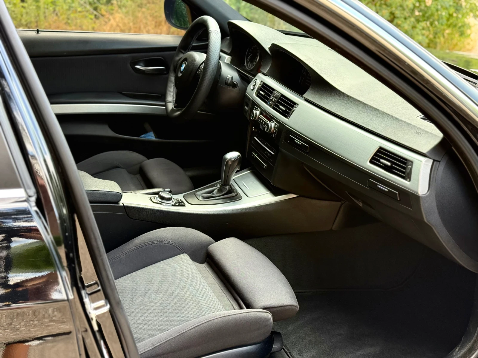 BMW 330 LCI 245 к.с * KEYLESS/GO* * HI-FI* * TOP*  - изображение 6