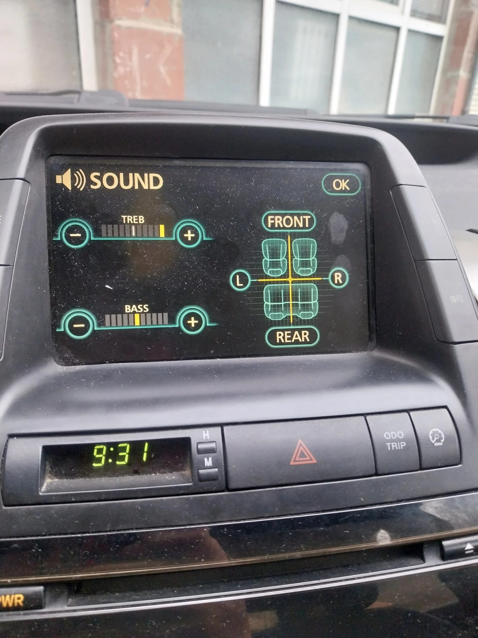 Toyota Prius 1.5 VVT-i (113 Hp) Hybrid e-CVT, снимка 14 - Автомобили и джипове - 53739662