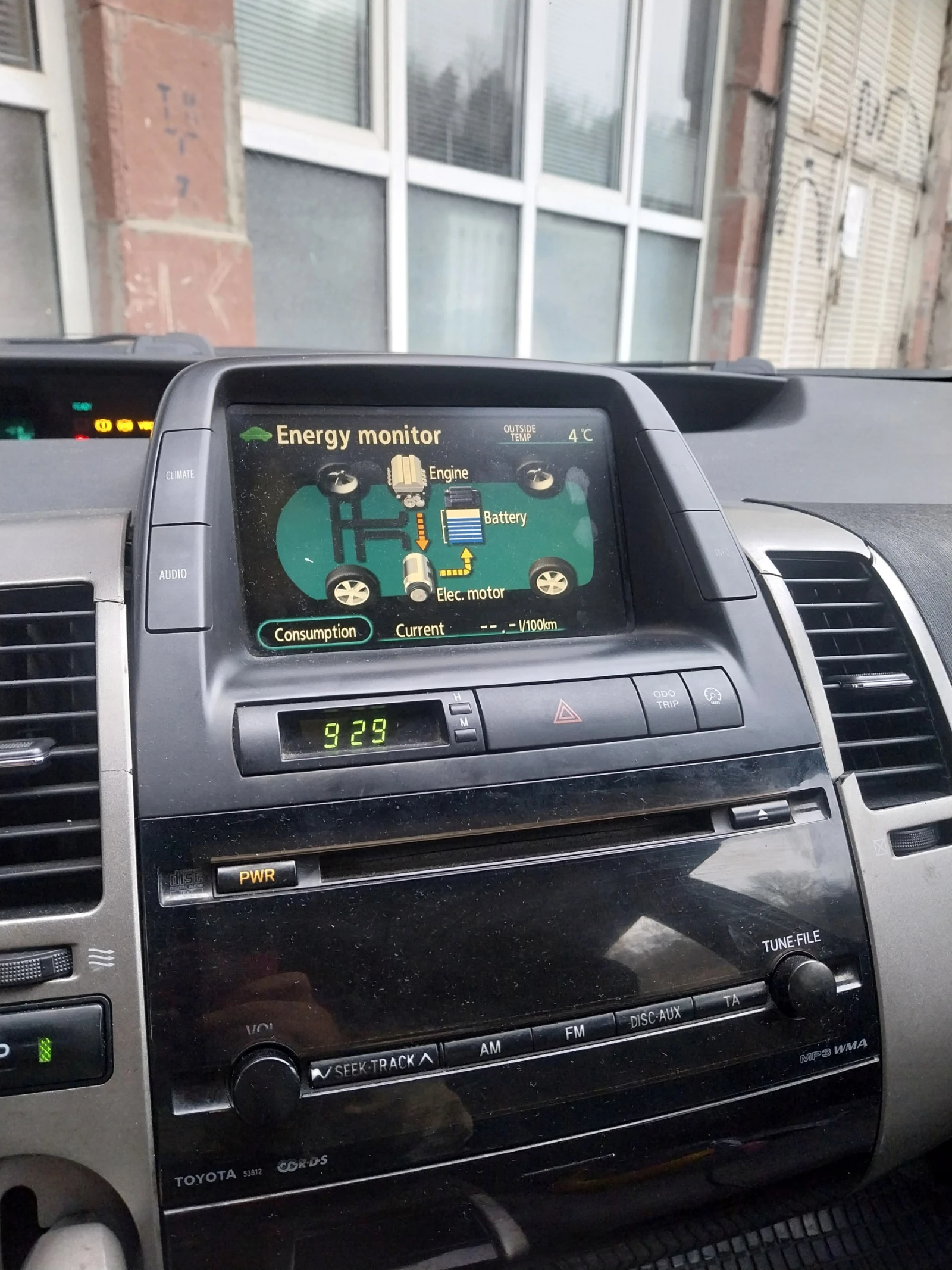 Toyota Prius 1.5 VVT-i (113 Hp) Hybrid e-CVT, снимка 9 - Автомобили и джипове - 53739662