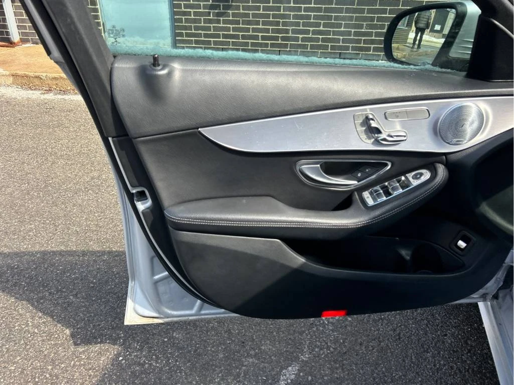 Mercedes-Benz C 300 CARFAX* AMG PACK * DISTRONIC * BURMESTER, снимка 10 - Автомобили и джипове - 53892018