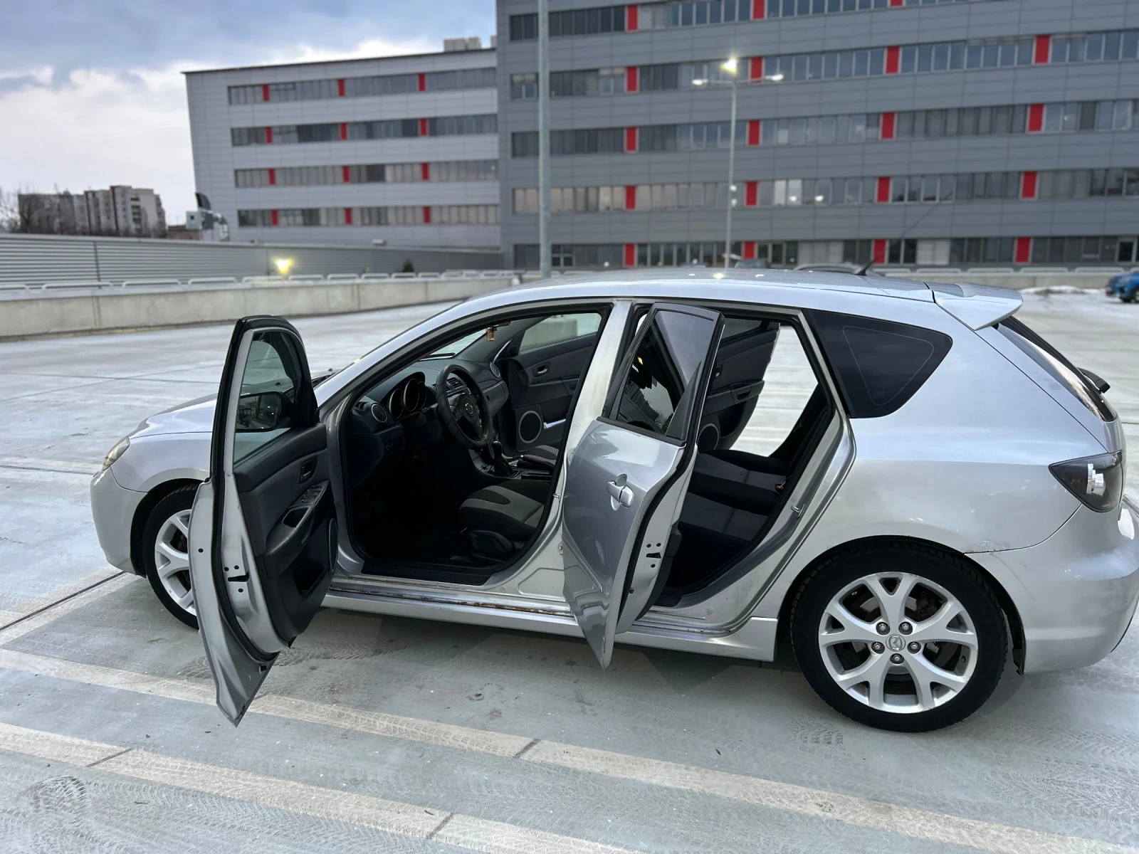 Mazda 3 Facelift, снимка 2 - Автомобили и джипове - 53951192