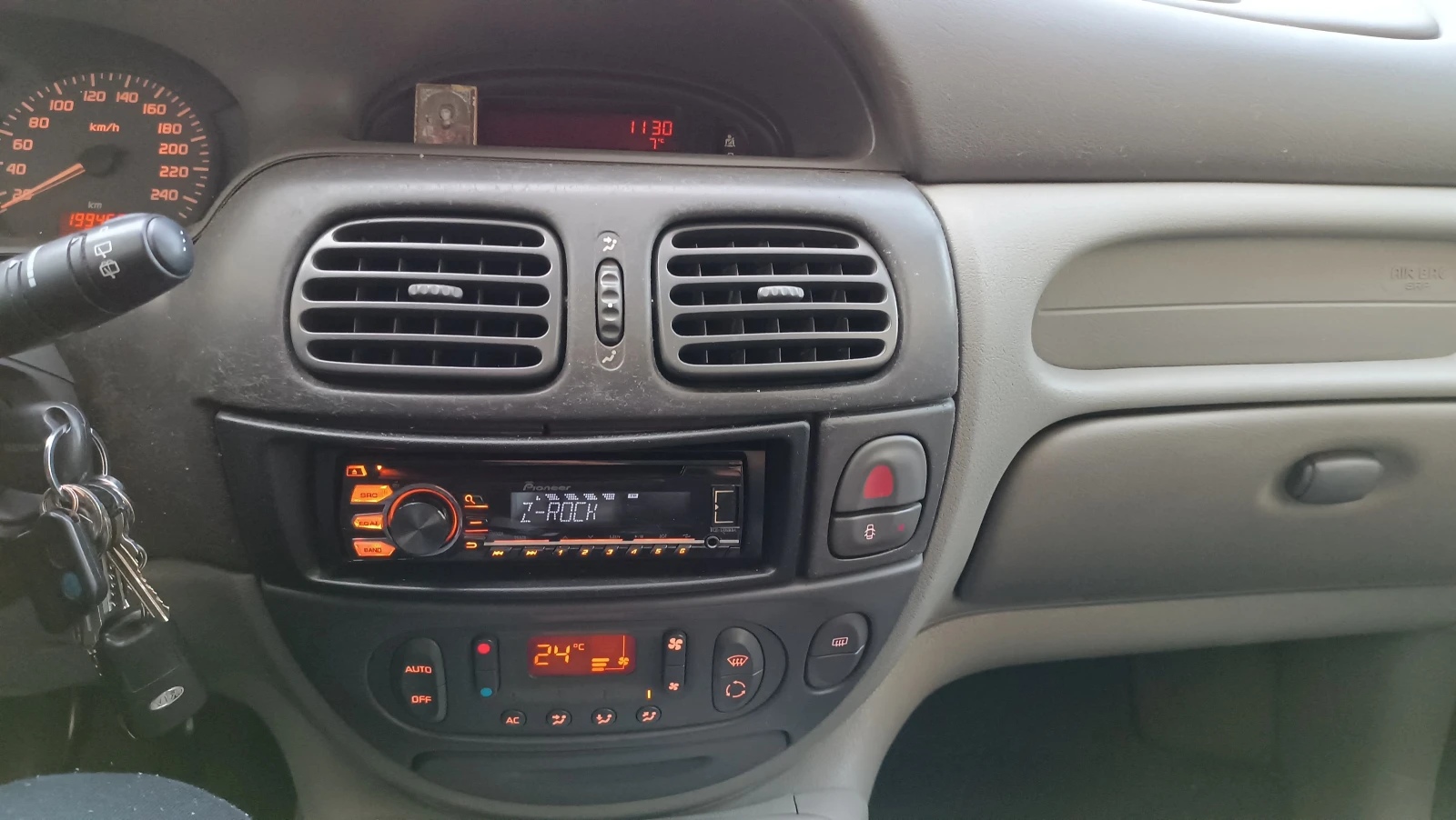 Renault Scenic, снимка 7 - Автомобили и джипове - 54033517