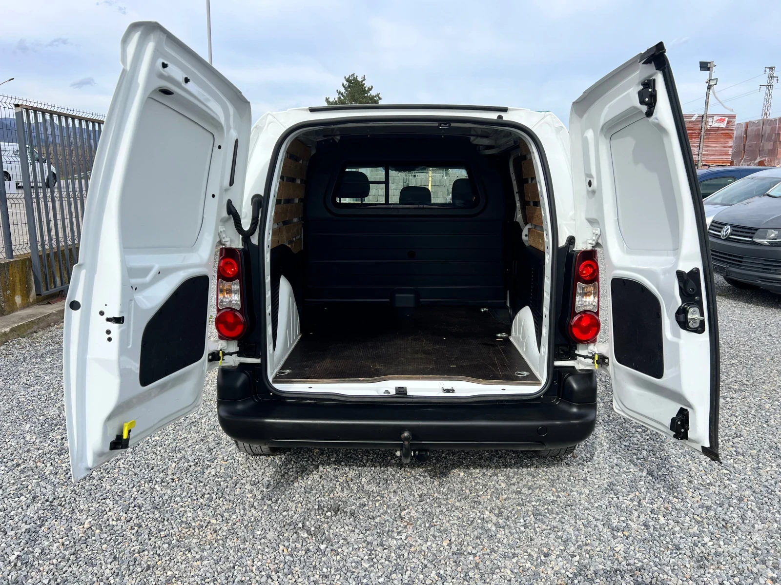 Citroen Berlingo 2+ 1 КЛИМА ТОП СЪСТОЯНИЕ, снимка 14 - Автомобили и джипове - 54128358