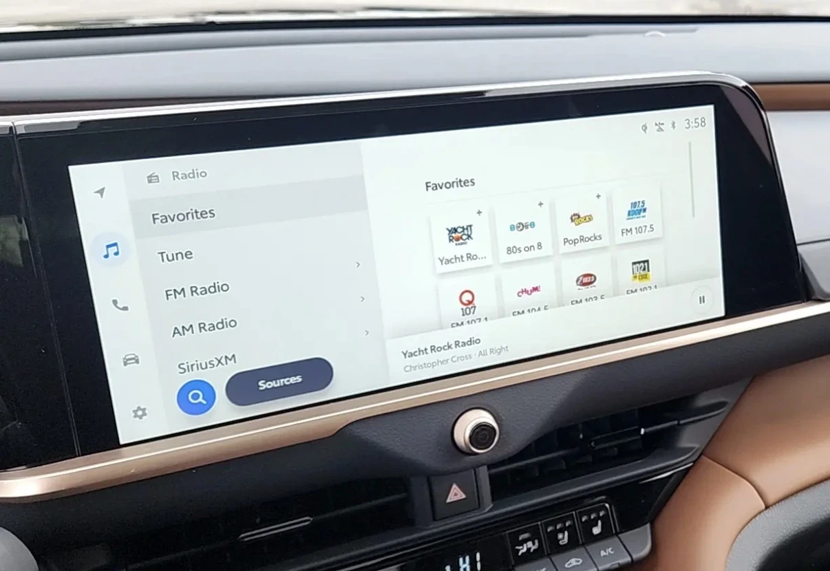 Toyota Crown SIGNIA LIMITED * BLIND SPOT * JBL * CARPLAY * ОБДУ, снимка 8 - Автомобили и джипове - 54567778