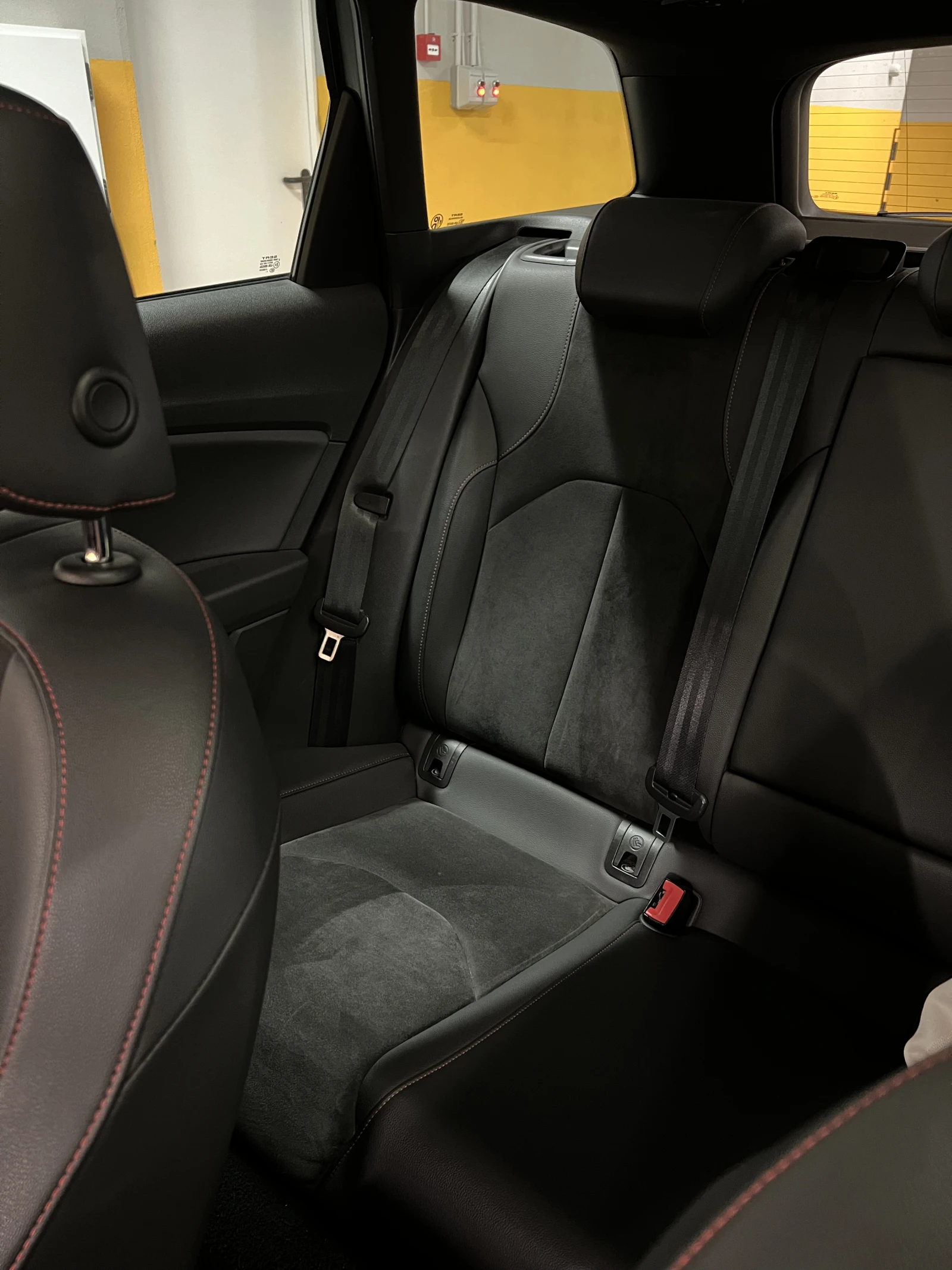 Seat Leon 2.0 TDI FR DSG, снимка 11 - Автомобили и джипове - 54671984