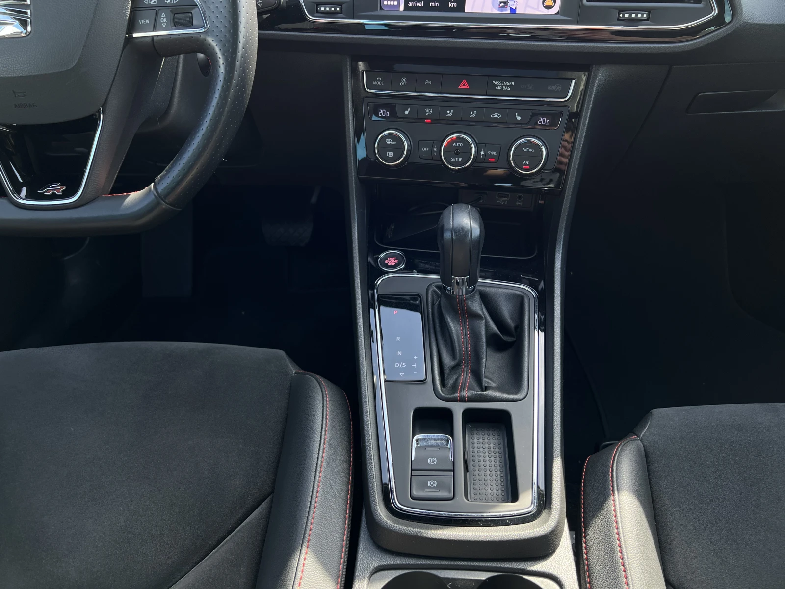 Seat Leon 2.0 TDI FR DSG, снимка 13 - Автомобили и джипове - 54671984