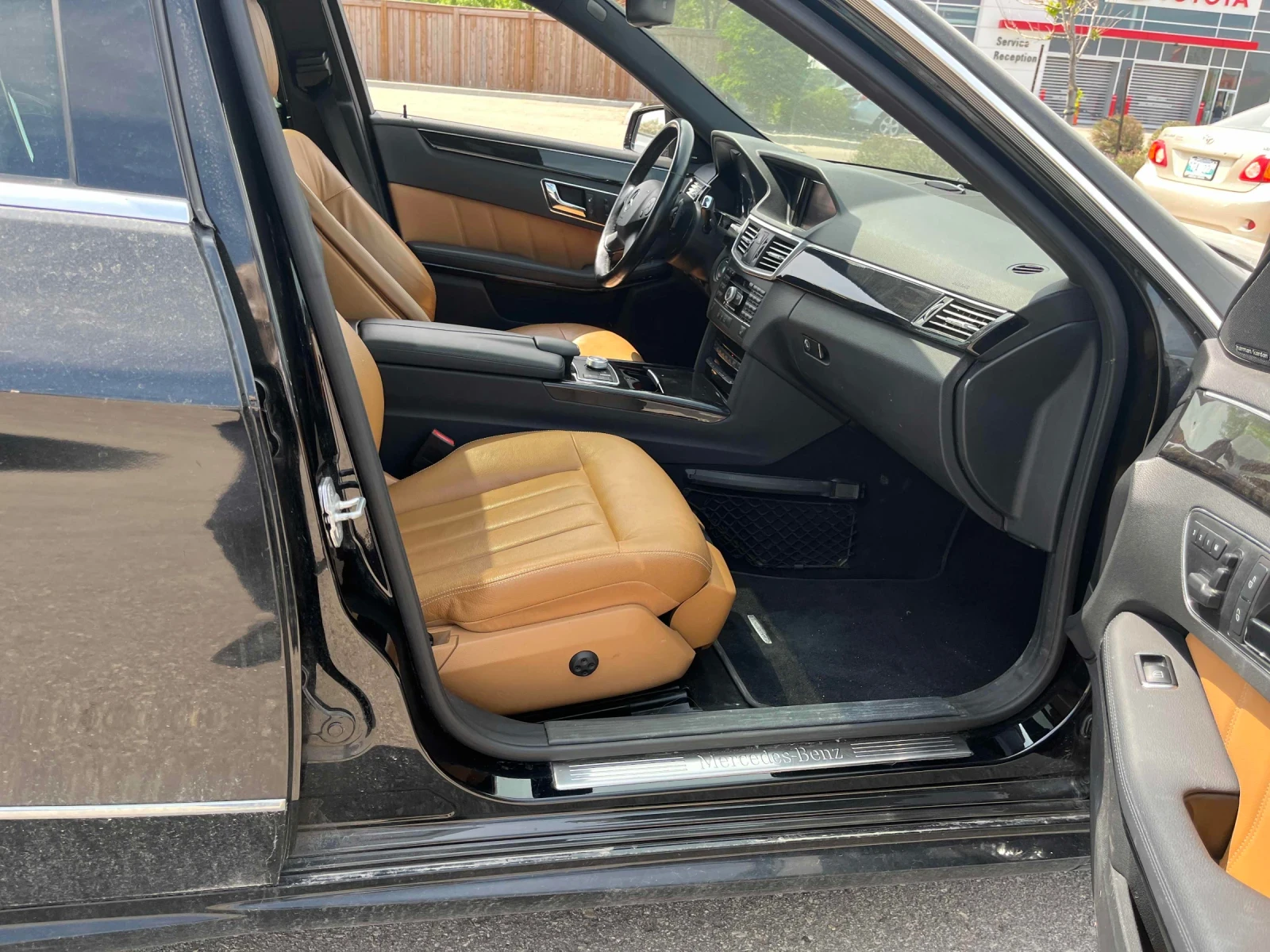 Mercedes-Benz E 500 AMG* 4Matic* Harman Kardon* Масаж* 2чифта гуми, снимка 12 - Автомобили и джипове - 54987703
