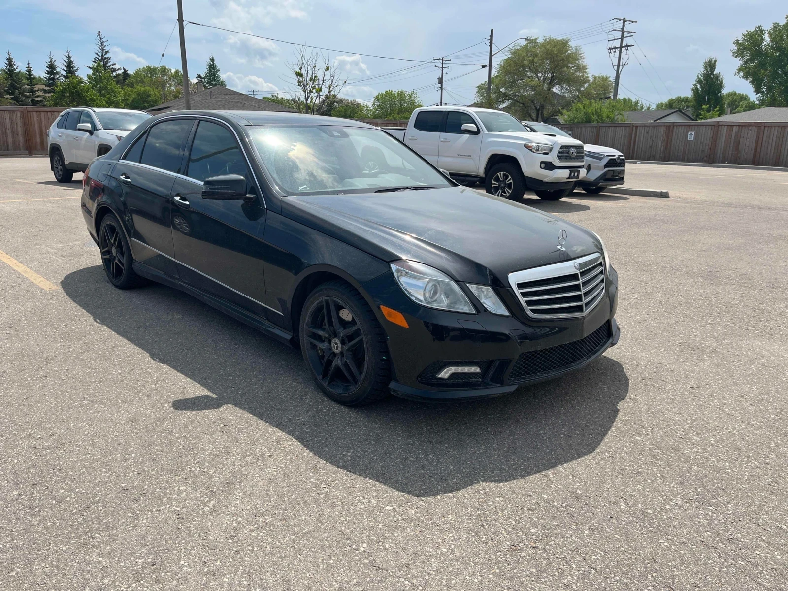 Mercedes-Benz E 500 AMG* 4Matic* Harman Kardon* Масаж* 2чифта гуми, снимка 3 - Автомобили и джипове - 54987703