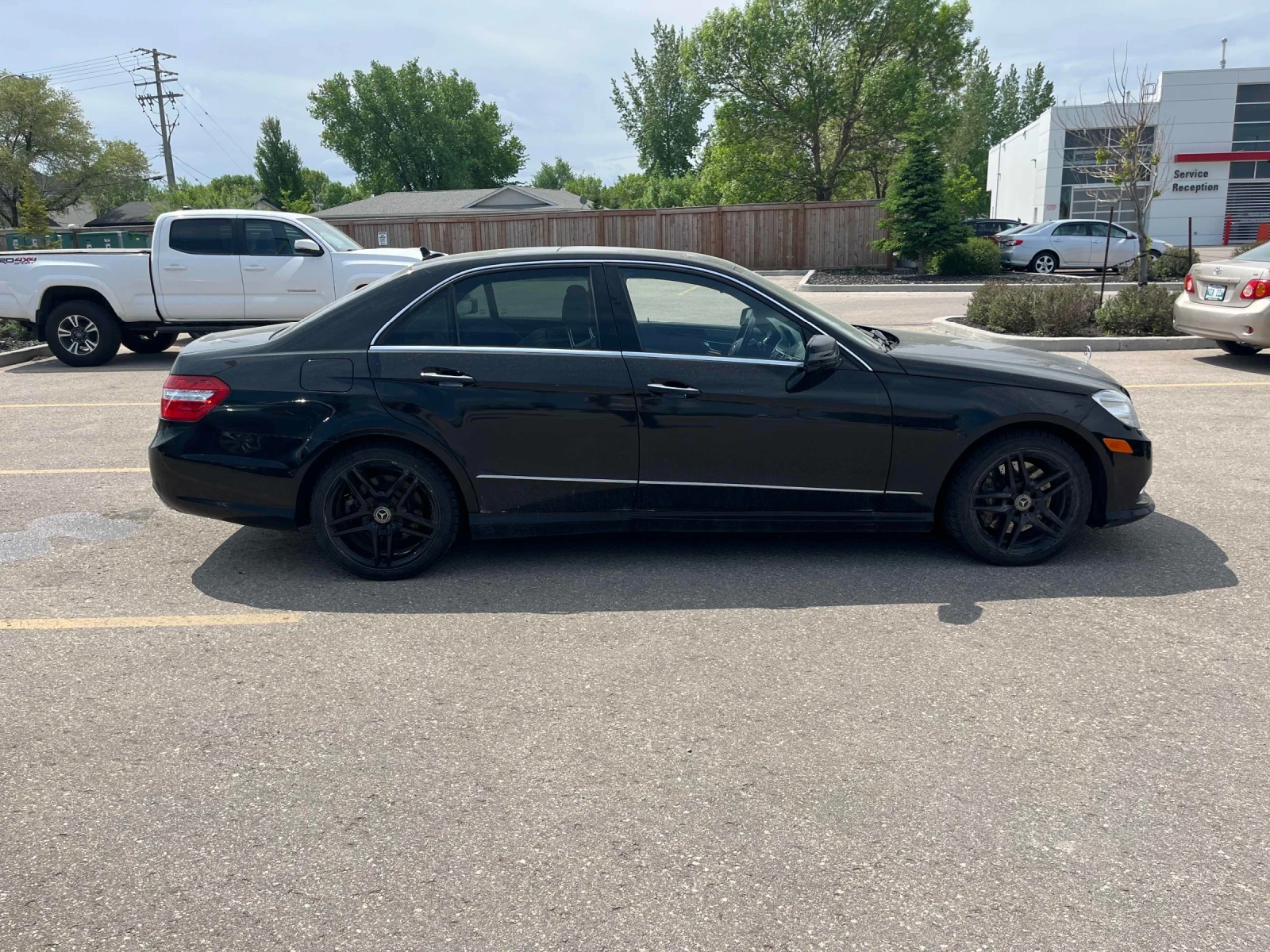 Mercedes-Benz E 500 AMG* 4Matic* Harman Kardon* Масаж* 2чифта гуми, снимка 6 - Автомобили и джипове - 54987703