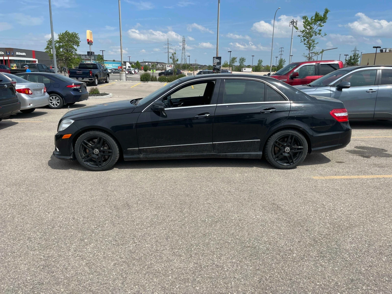 Mercedes-Benz E 500 AMG* 4Matic* Harman Kardon* Масаж* 2чифта гуми, снимка 7 - Автомобили и джипове - 54987703