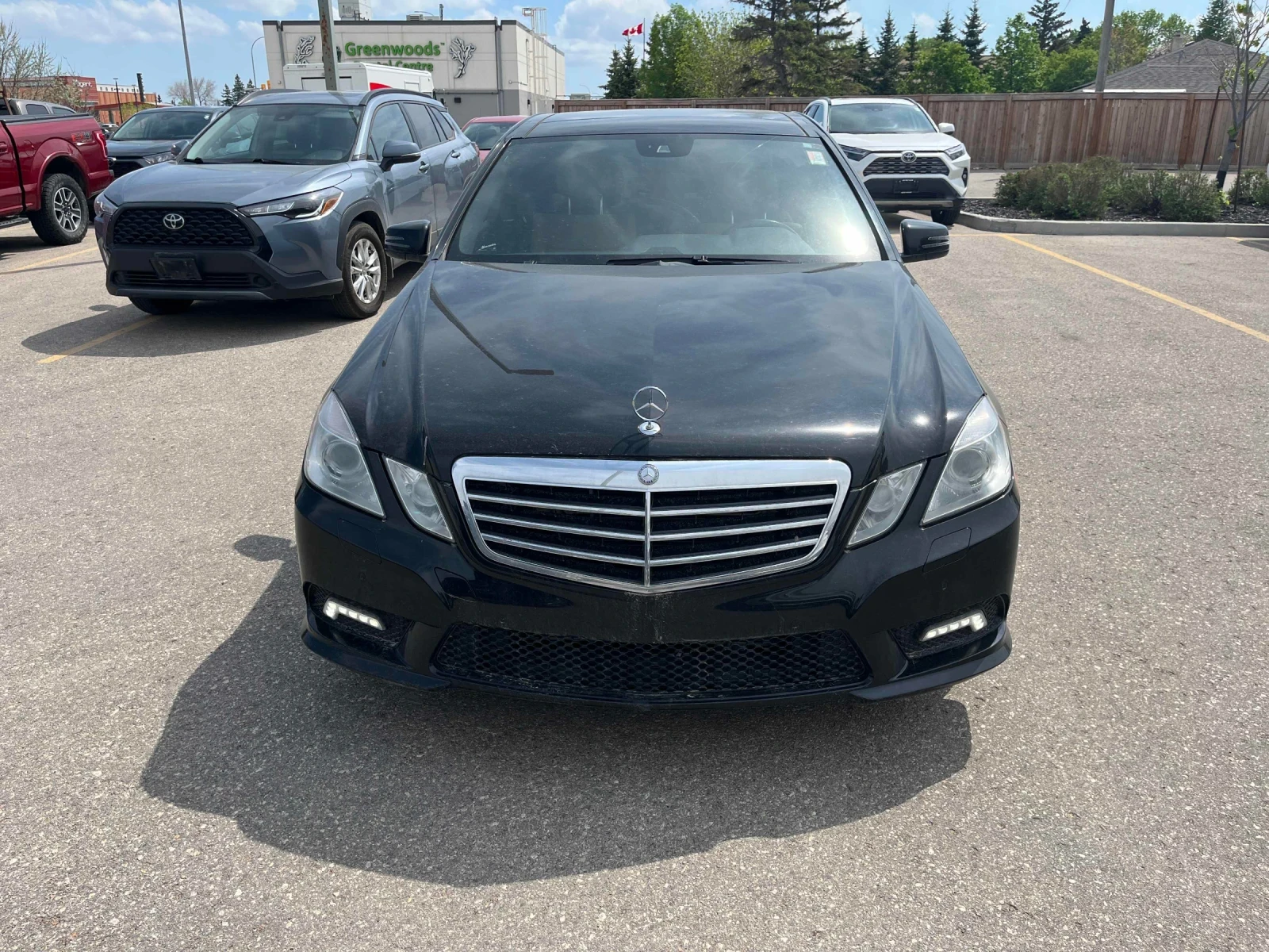 Mercedes-Benz E 500 AMG* 4Matic* Harman Kardon* Масаж* 2чифта гуми, снимка 2 - Автомобили и джипове - 54987703