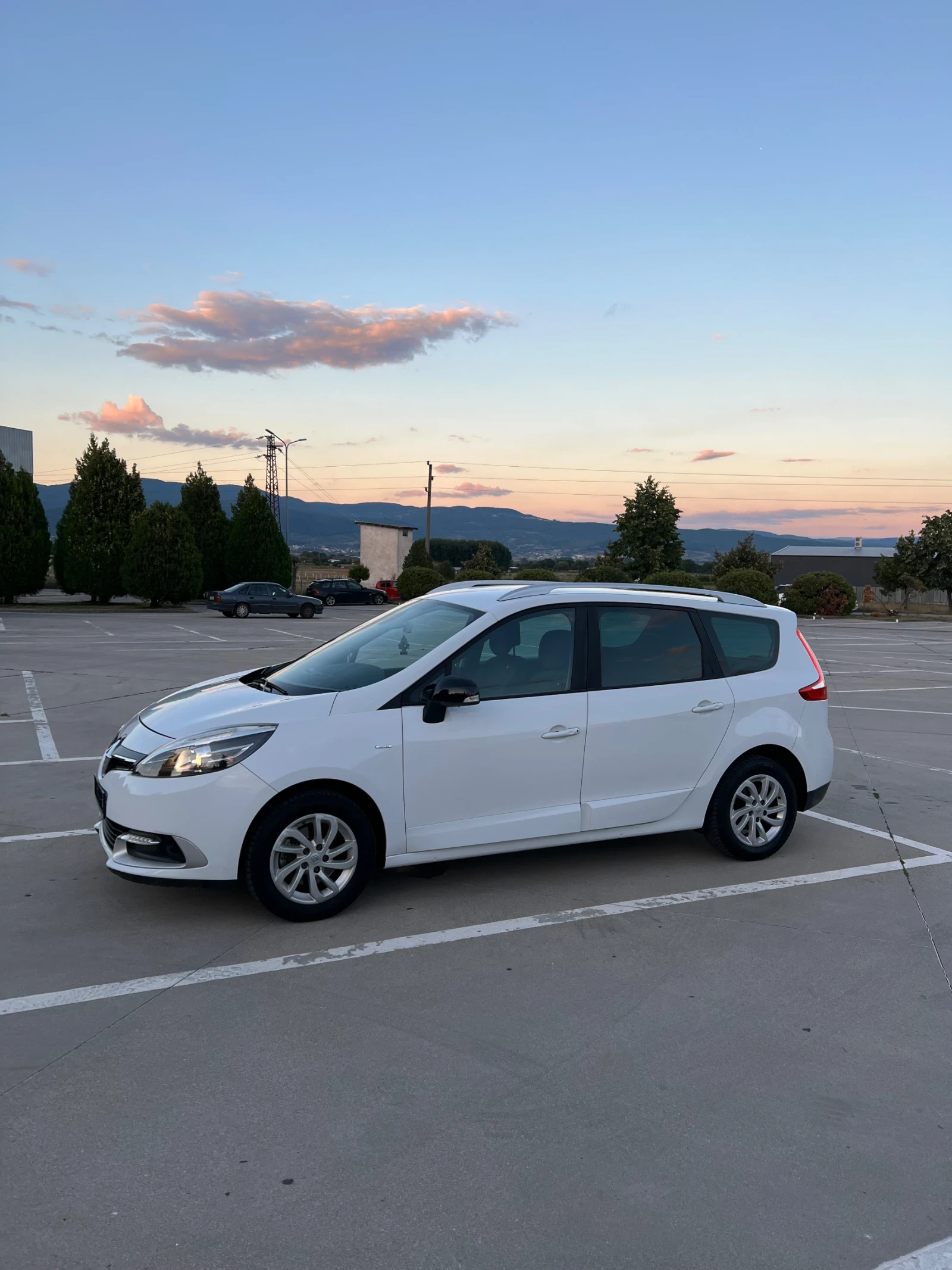 Renault Scenic, снимка 5 - Автомобили и джипове - 56126081