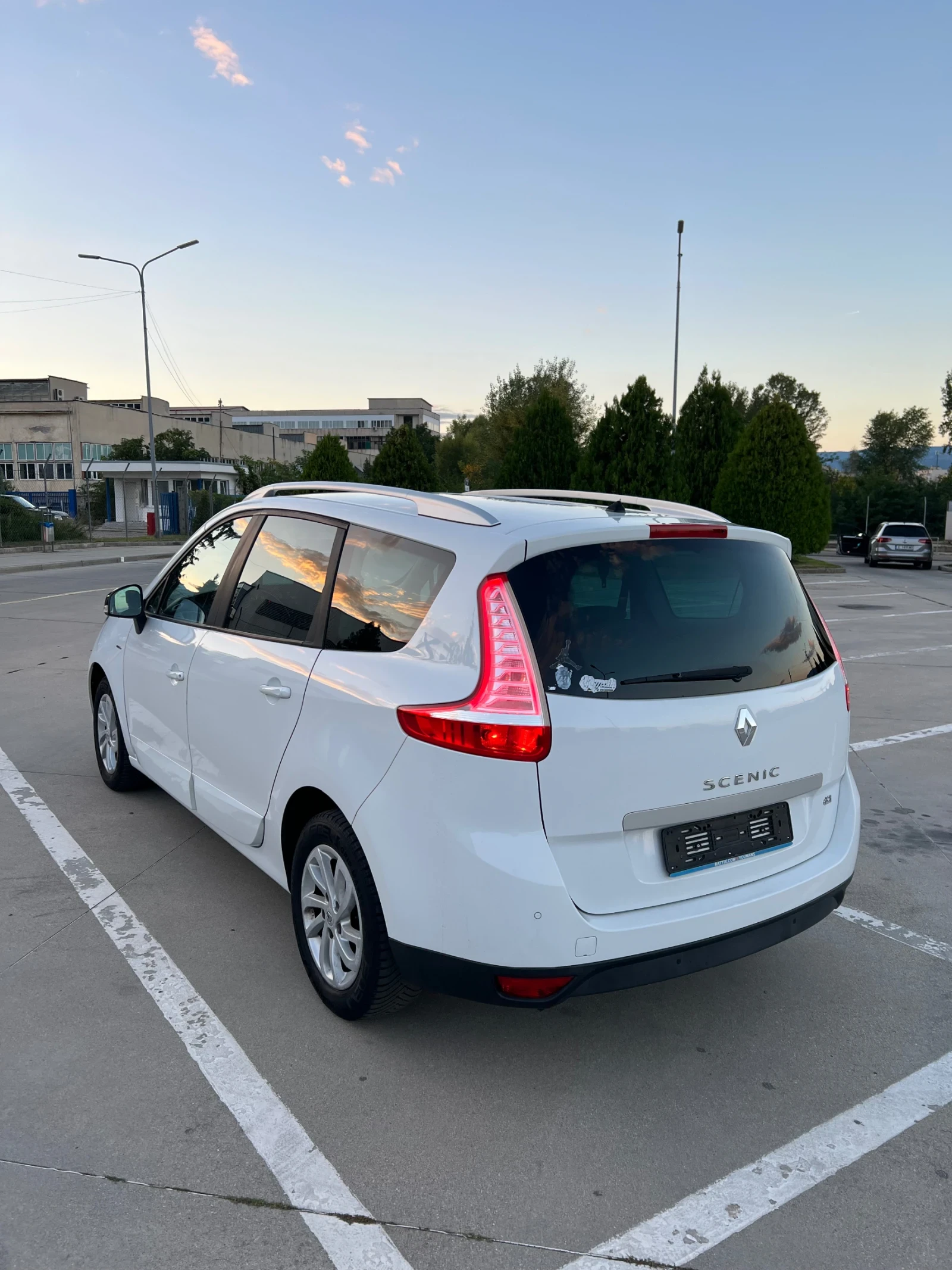 Renault Scenic, снимка 7 - Автомобили и джипове - 56126081