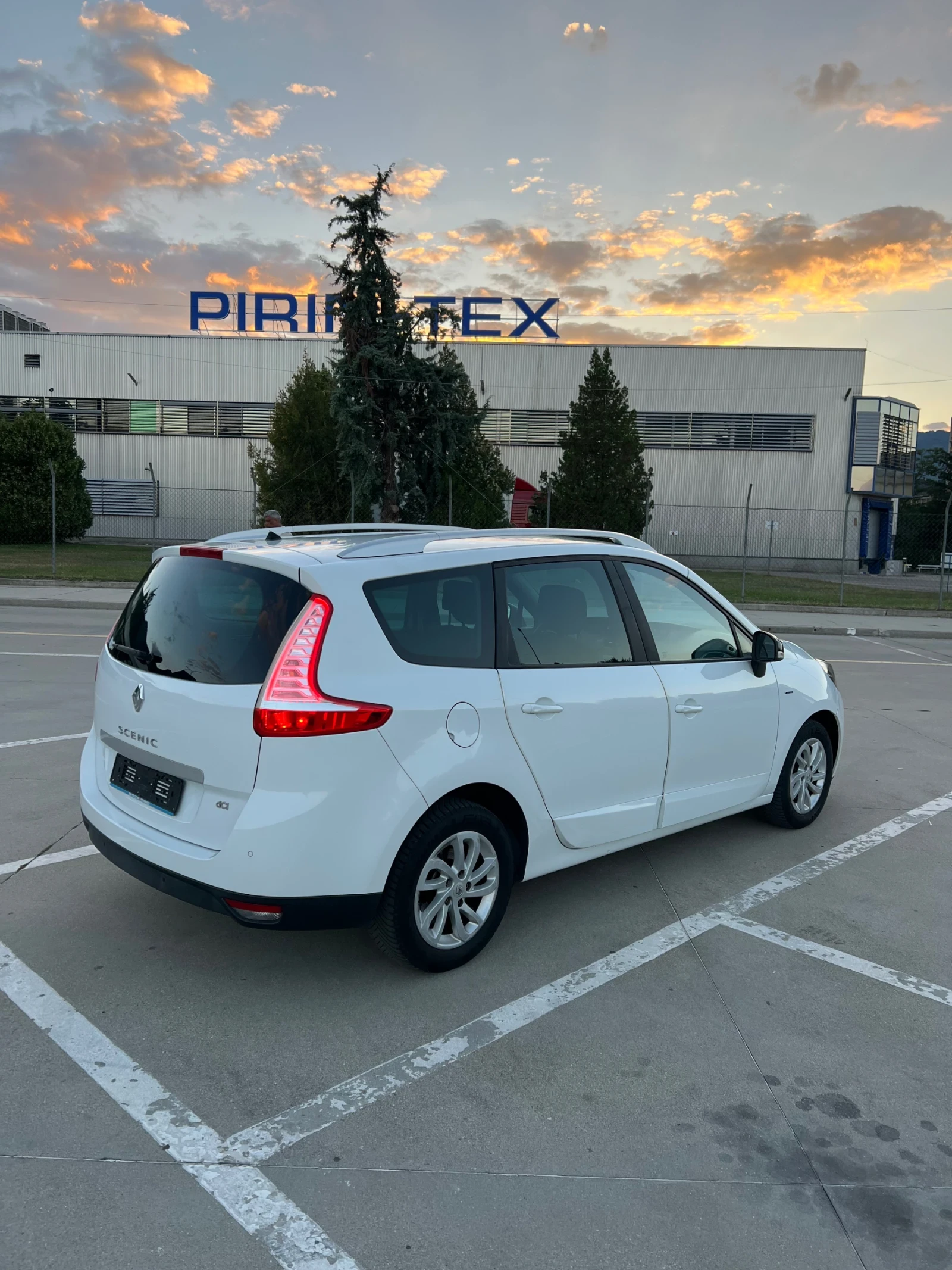 Renault Scenic, снимка 6 - Автомобили и джипове - 56126081