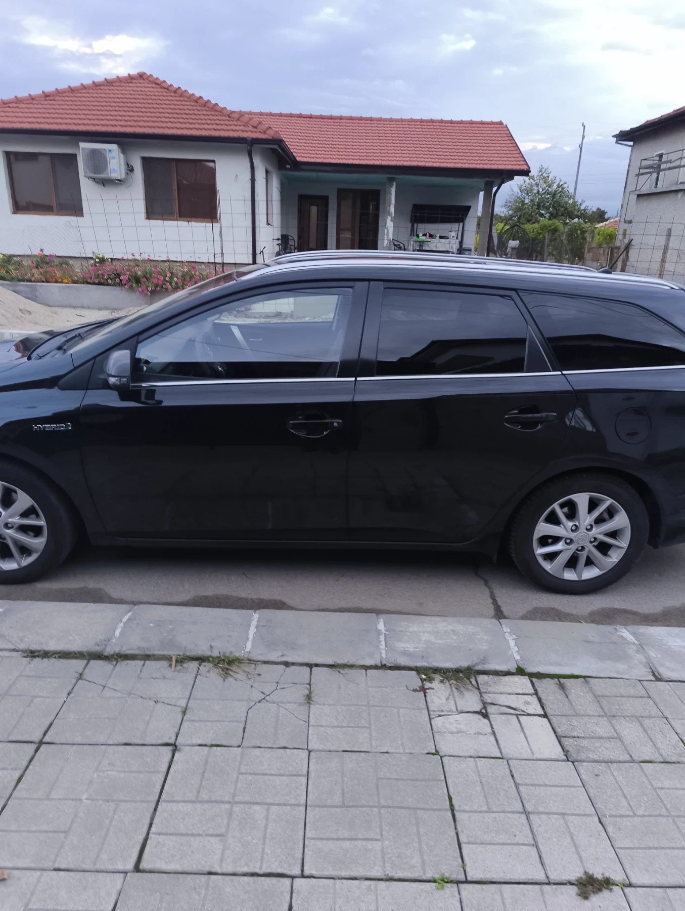 Toyota Auris Комби , снимка 6 - Автомобили и джипове - 56619617