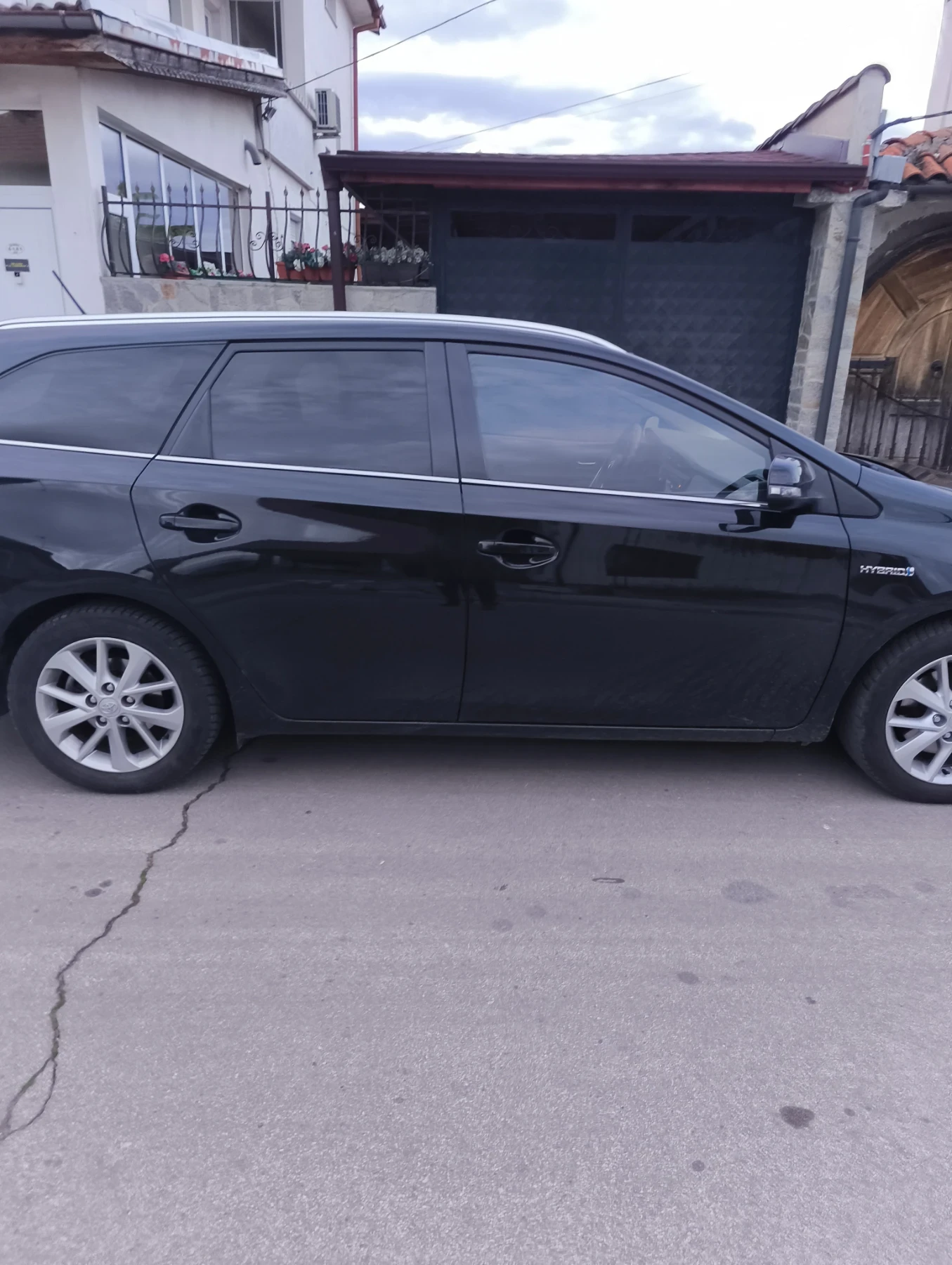 Toyota Auris Комби , снимка 4 - Автомобили и джипове - 56619617