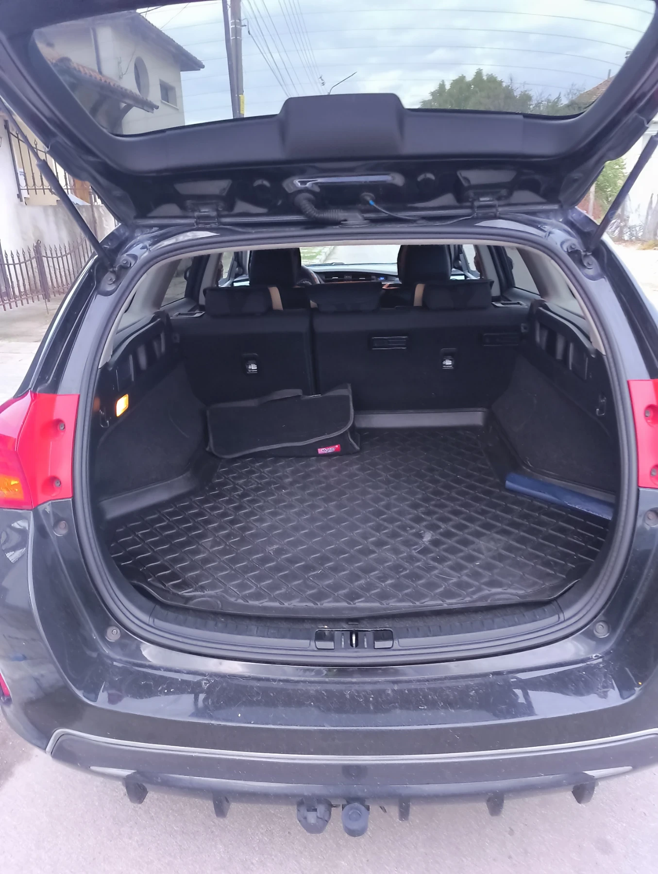 Toyota Auris Комби , снимка 2 - Автомобили и джипове - 56619617