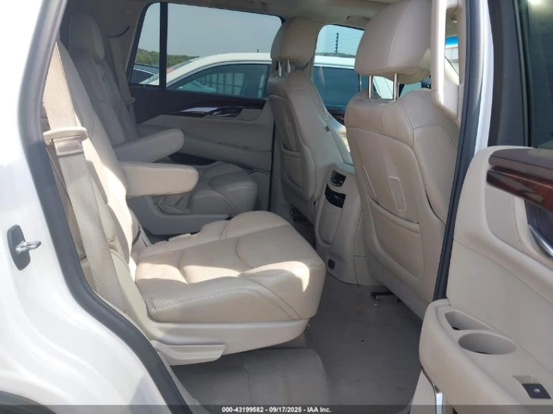 Cadillac Escalade Premium Collection, снимка 8 - Автомобили и джипове - 53421837
