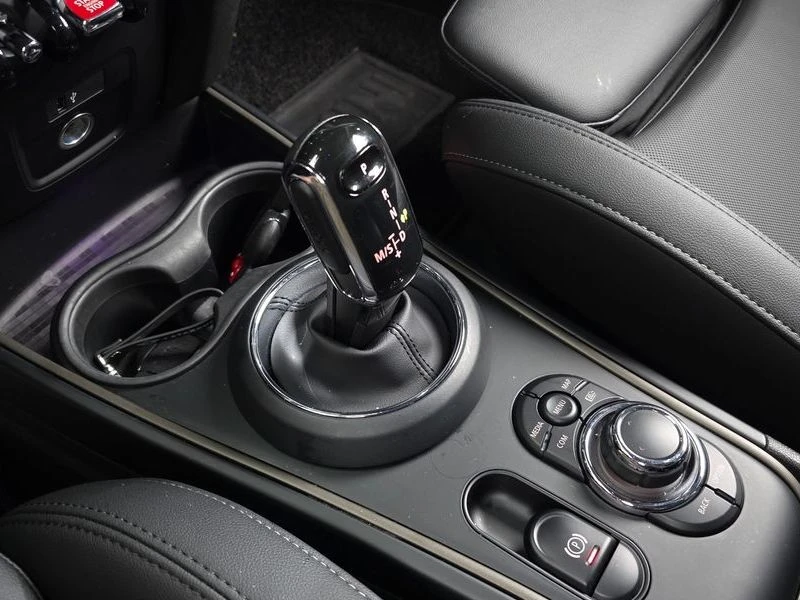 Mini Countryman 1.5 Automatic, снимка 9 - Автомобили и джипове - 56002122
