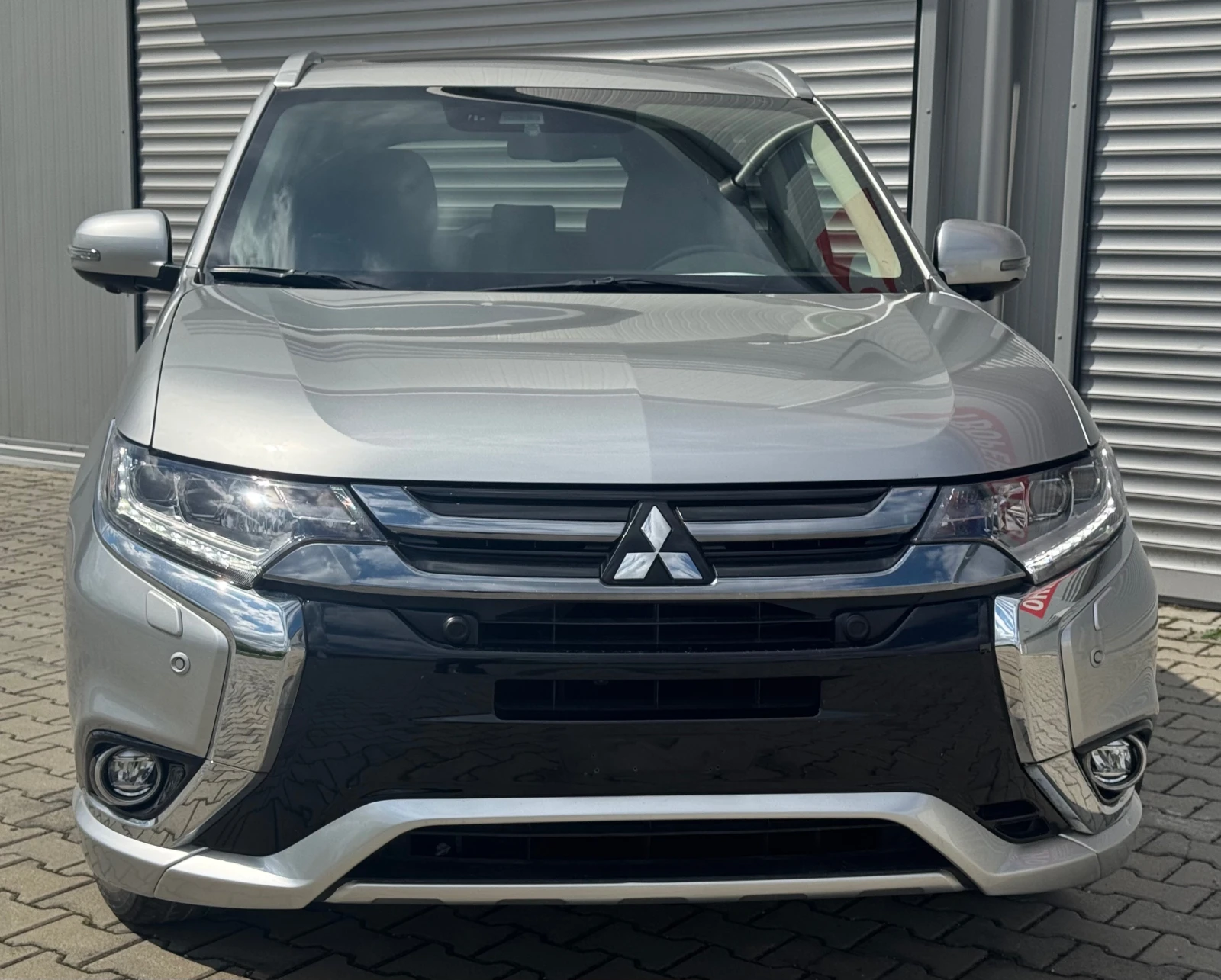 Mitsubishi Outlander 2, 0i plug-in hybrid, 121ps, 4x4, кожа, нави, мулт - изображение 2
