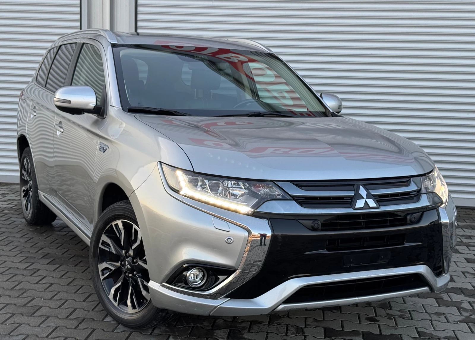 Mitsubishi Outlander 2, 0i plug-in hybrid, 121ps, 4x4, кожа, нави, мулт - изображение 4