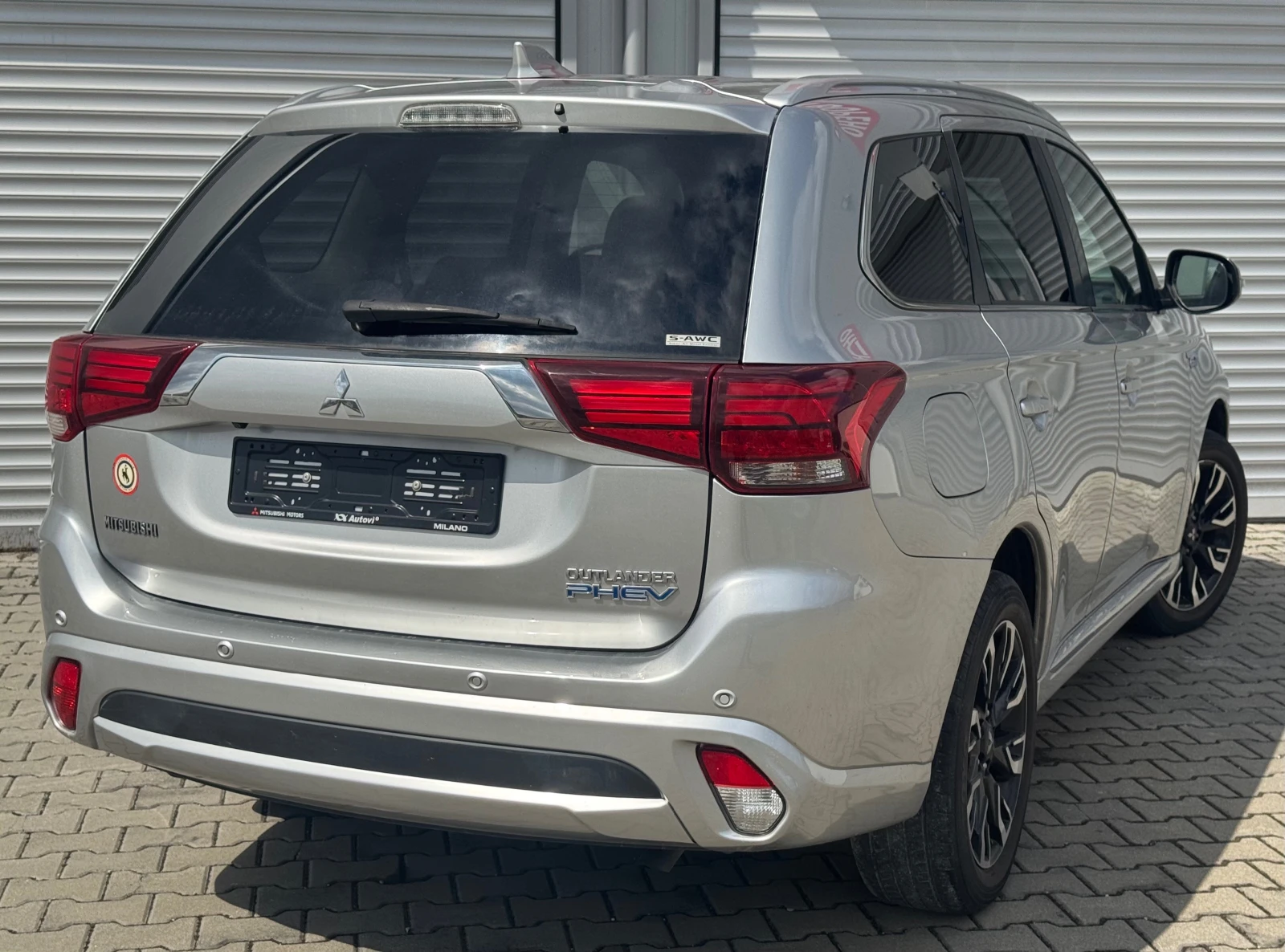 Mitsubishi Outlander 2, 0i plug-in hybrid, 121ps, 4x4, кожа, нави, мулт - изображение 5
