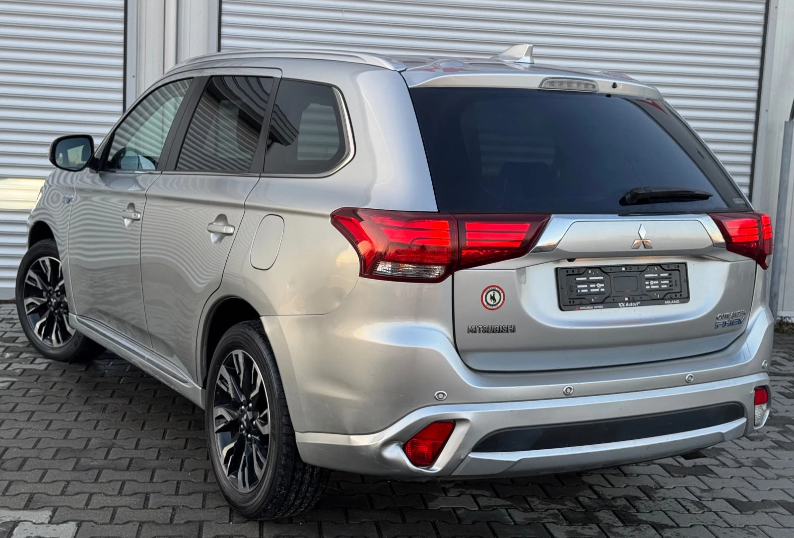 Mitsubishi Outlander 2, 0i plug-in hybrid, 121ps, 4x4, кожа, нави, мулт - изображение 5