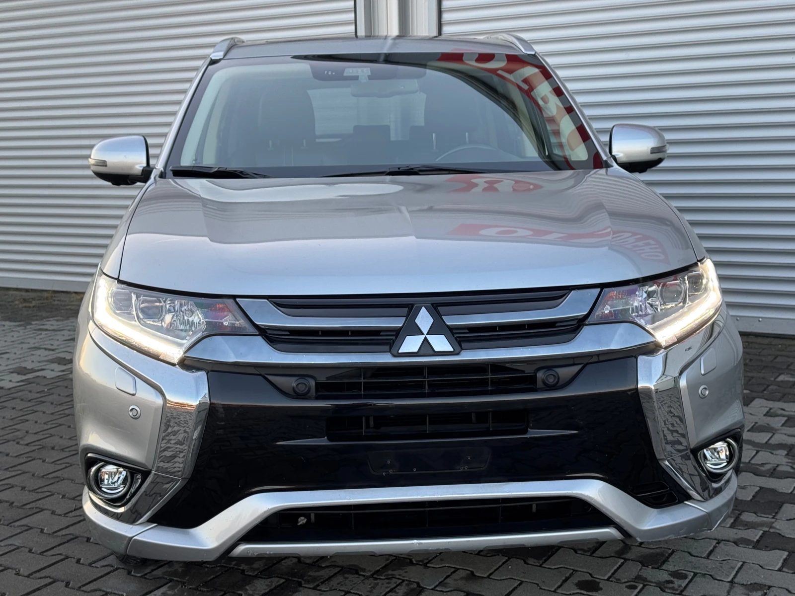 Mitsubishi Outlander 2, 0i plug-in hybrid, 121ps, 4x4, кожа, нави, мулт - изображение 2