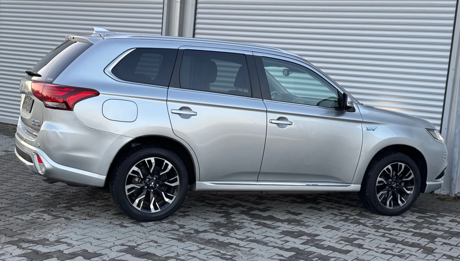 Mitsubishi Outlander 2, 0i plug-in hybrid, 121ps, 4x4, кожа, нави, мулт - изображение 8