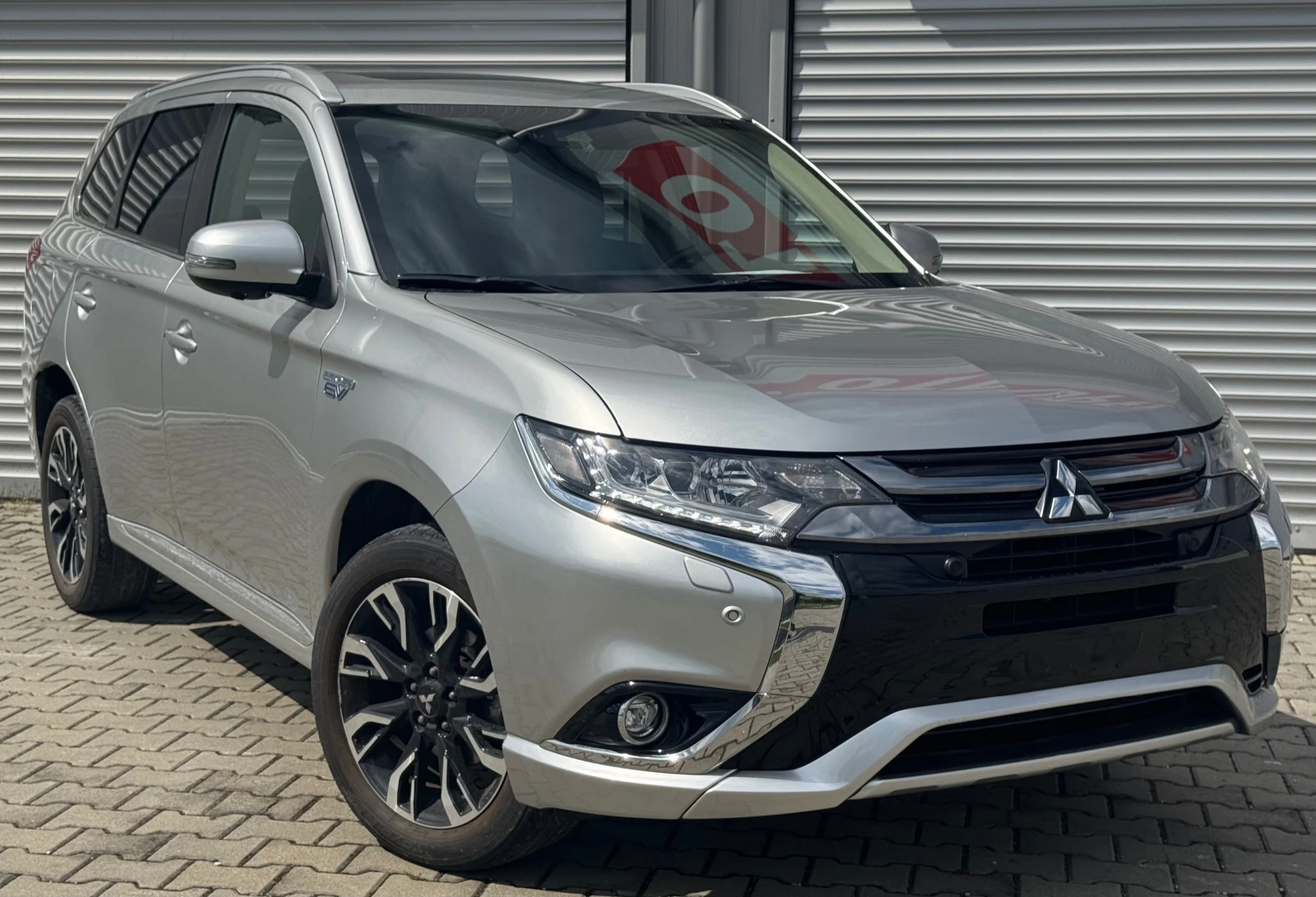 Mitsubishi Outlander 2, 0i plug-in hybrid, 121ps, 4x4, кожа, нави, мулт - изображение 4