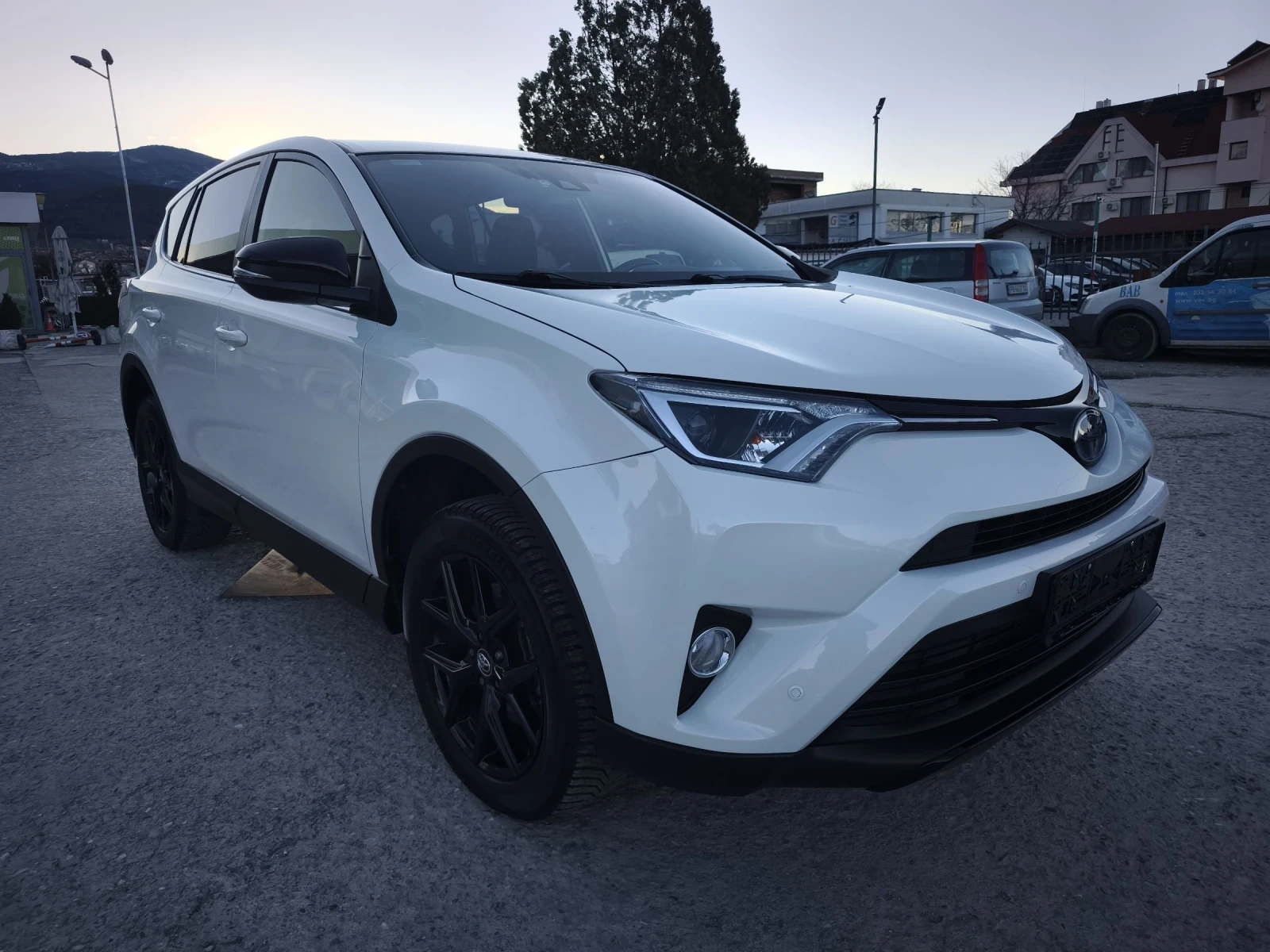 Toyota Rav4 2.5HYBRID FULL SERVICE IN TOYOTA NEW  - изображение 2