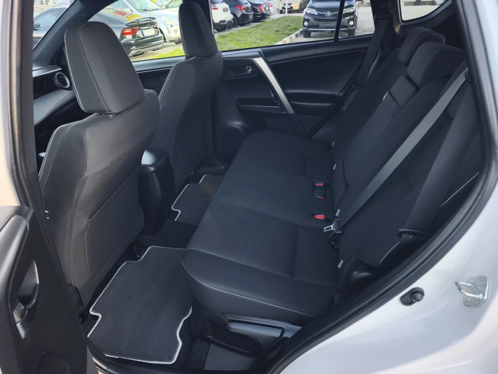 Toyota Rav4 2.5HYBRID FULL SERVICE IN TOYOTA NEW  | Mobile.bg � ����������� 12