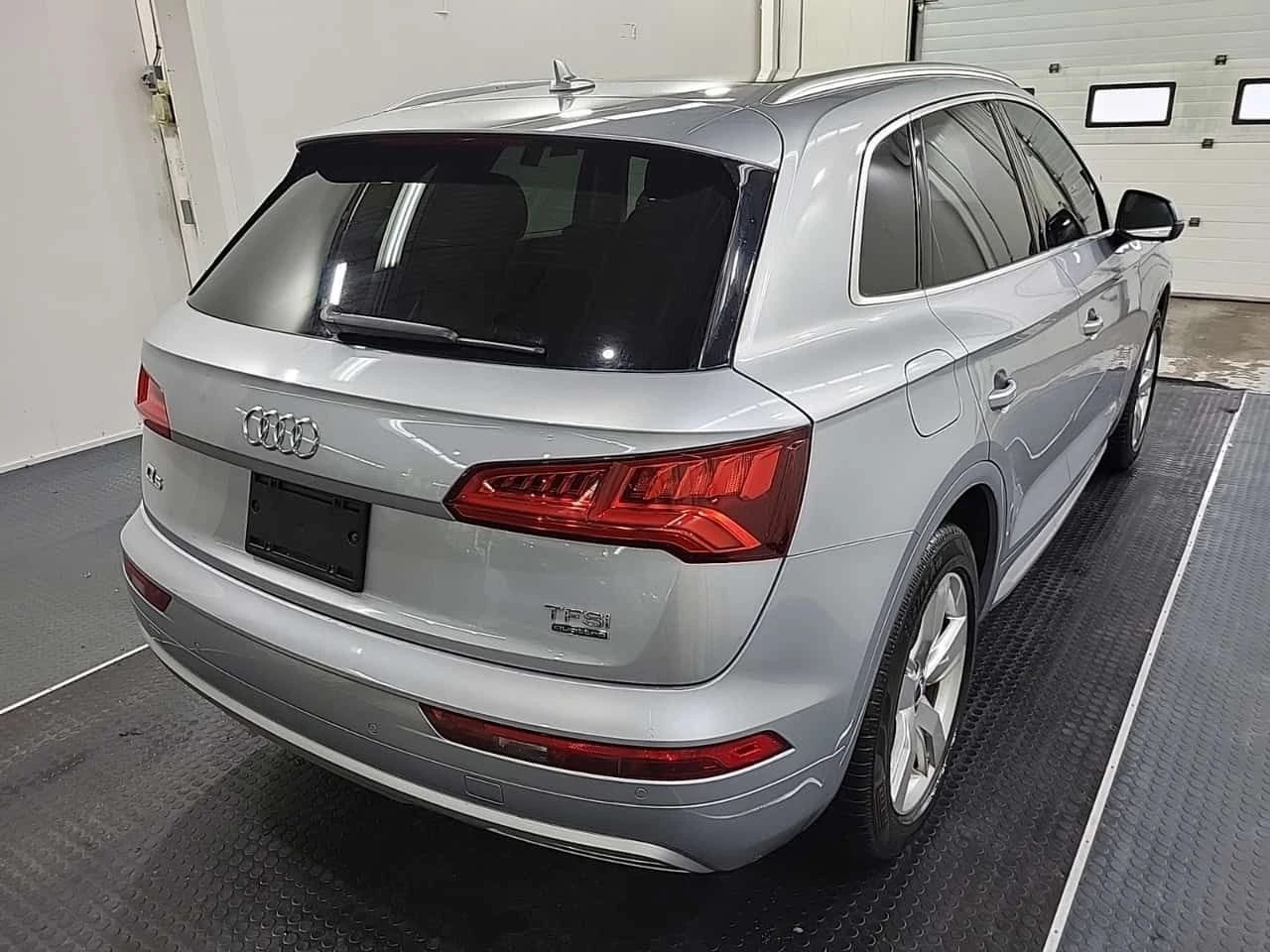 Audi Q5 * TECHNIK * Pano * 2 Ключа * 360 * B&O, снимка 3 - Автомобили и джипове - 54348766