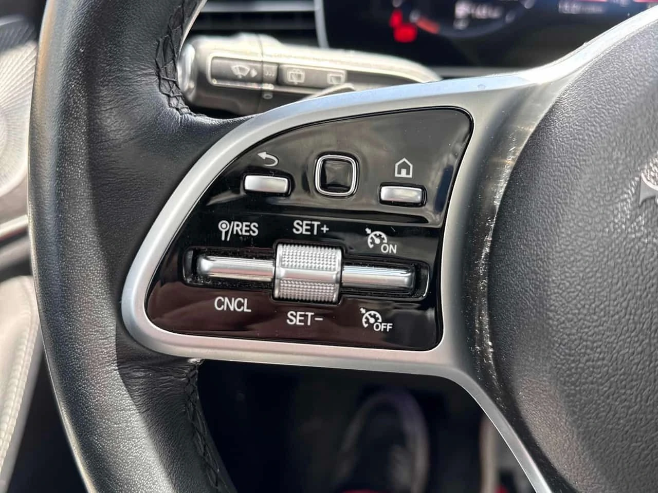 Mercedes-Benz GLE 350 AMG-LINE| NIGHT PACK| DISTR| 360| HUD| BURMESTER, снимка 10 - Автомобили и джипове - 54529127