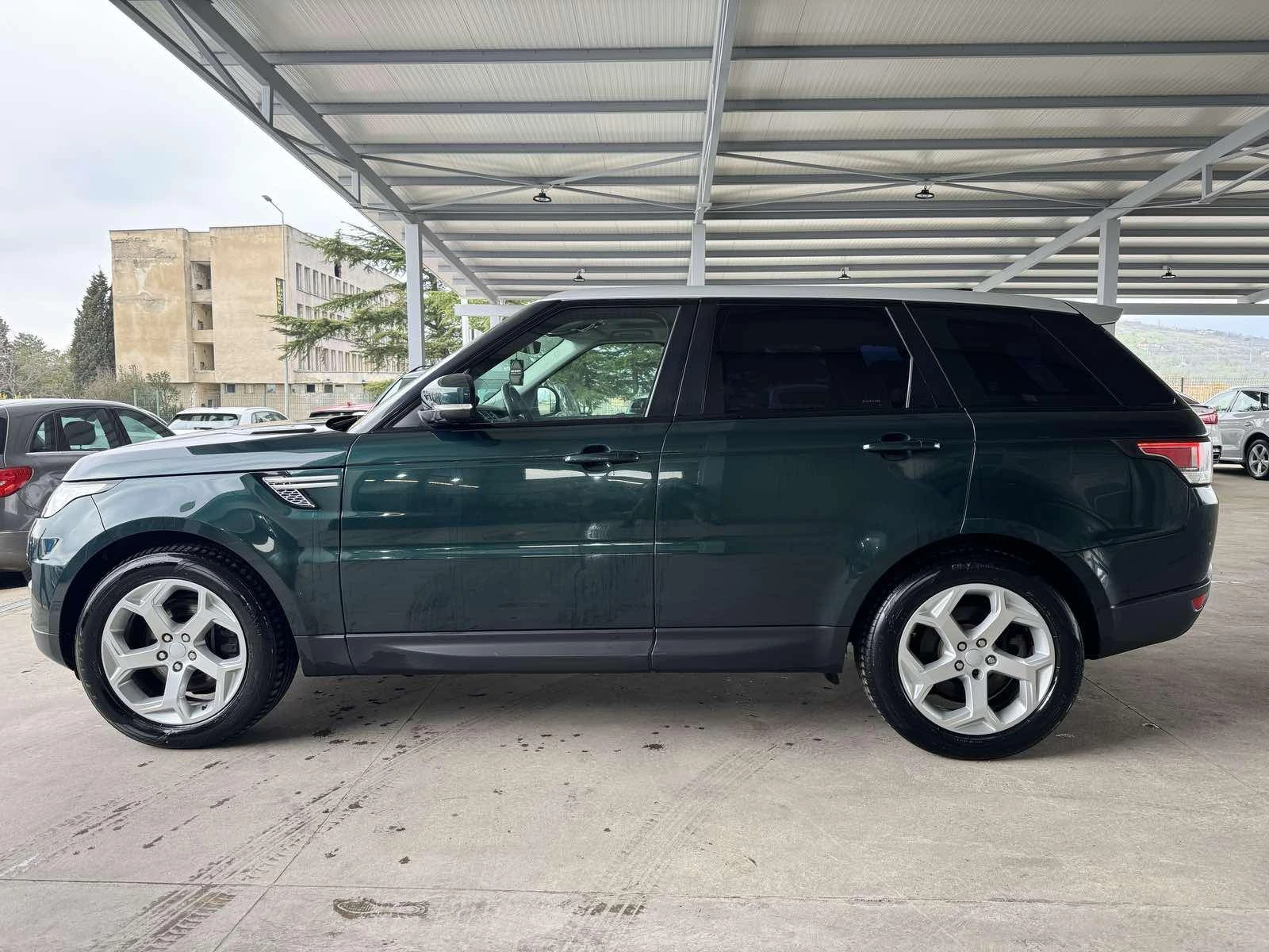 Land Rover Range Rover Sport 3.0HSE* 250ps* 4x4* MERIDIAN* НАВИ* КАМЕРА* , снимка 2 - Автомобили и джипове - 54560023